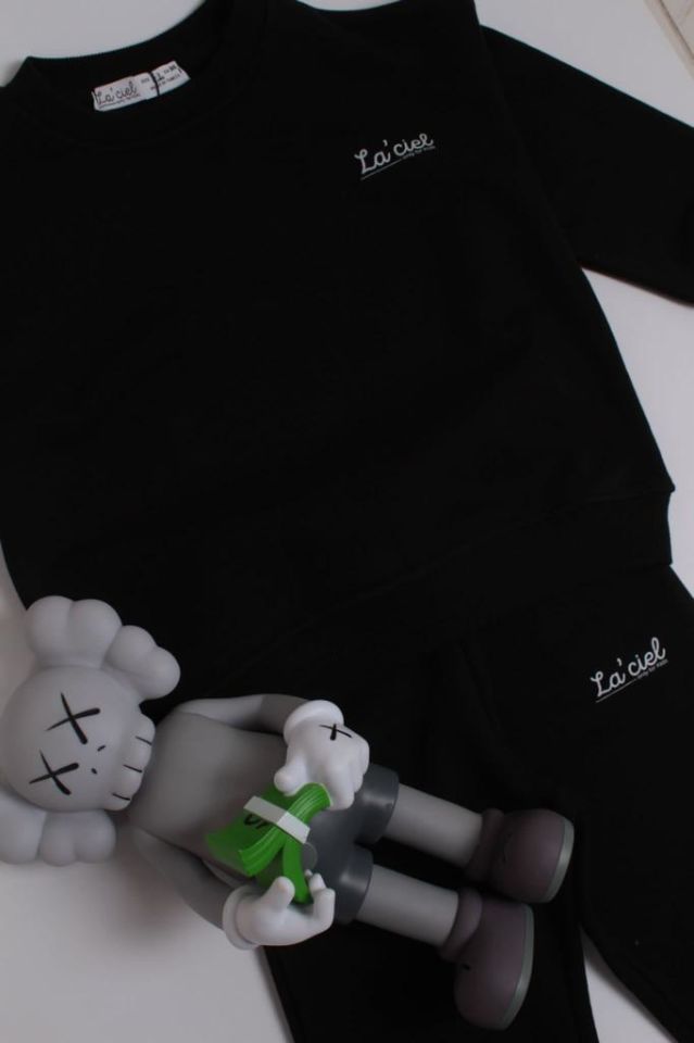 Kaws Siyah Takım