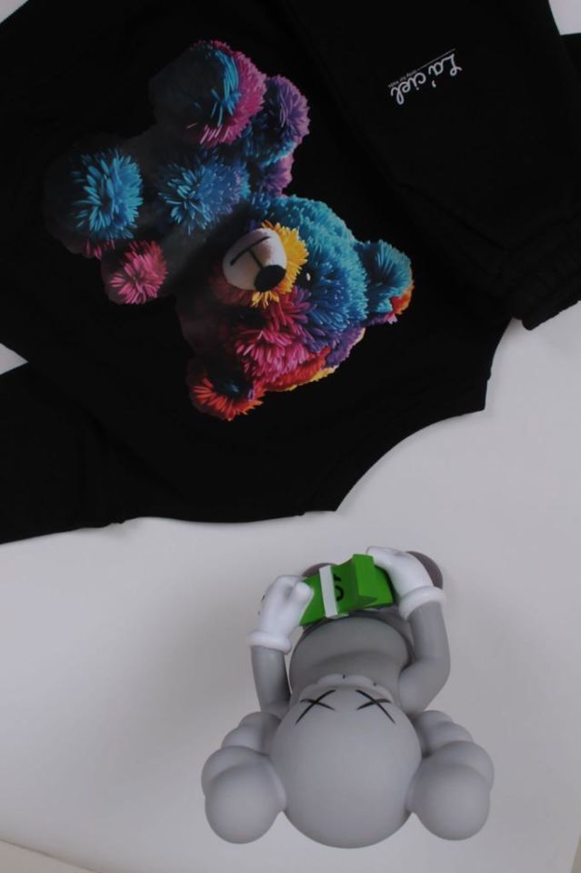 Kaws Siyah Takım
