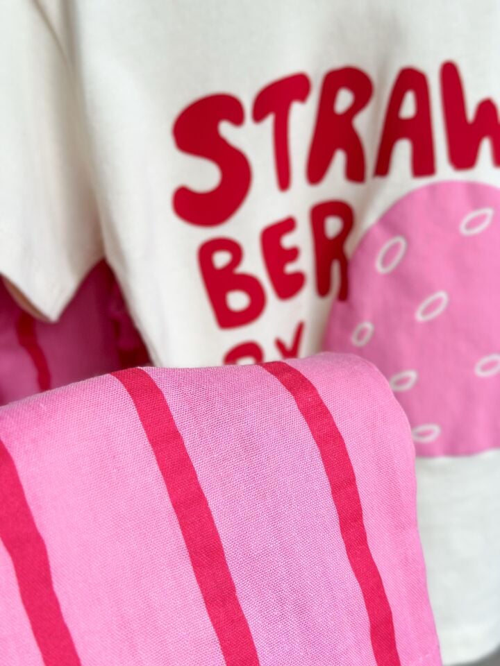 Çilek Baskılı Pembe Müslin Takım