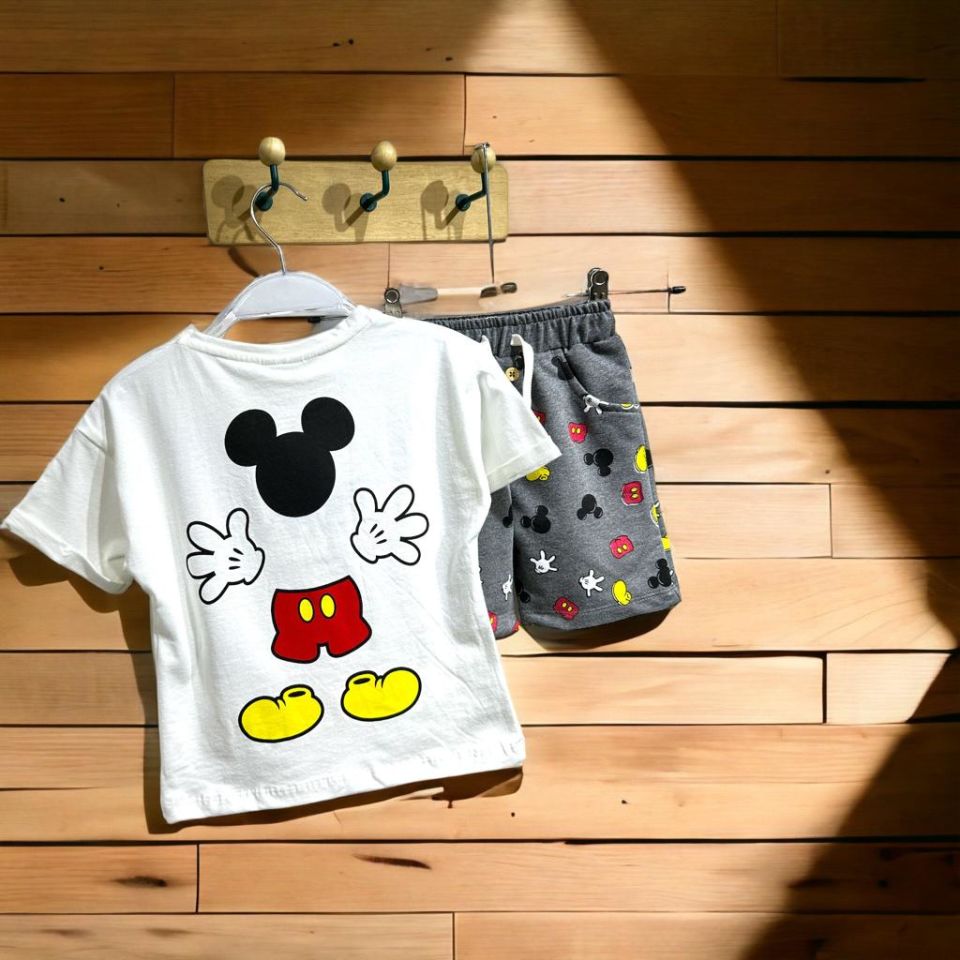 Siyah Beyaz Mickey Mouse Şortlu Takım