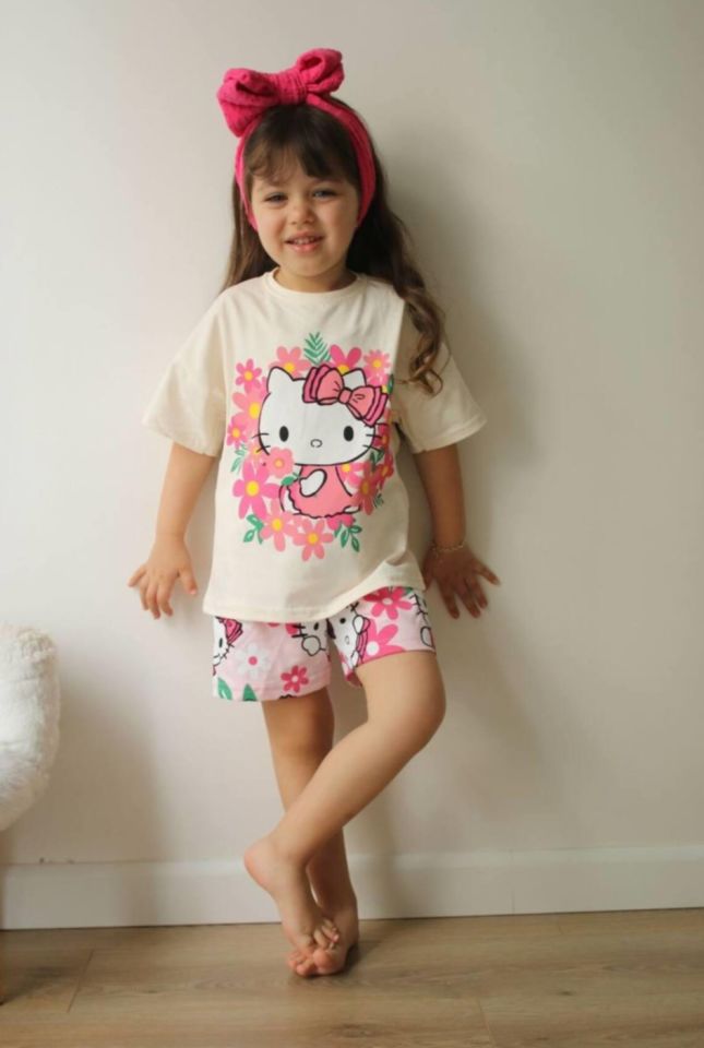 Hello Kitty Pembe Çiçekli şortlu Takım