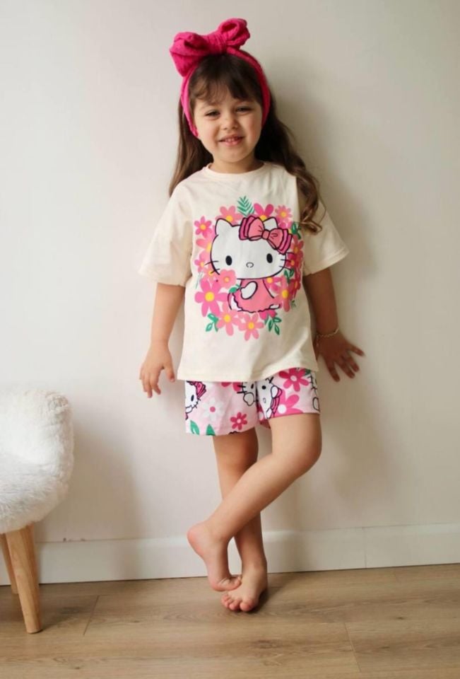 Hello Kitty Pembe Çiçekli şortlu Takım