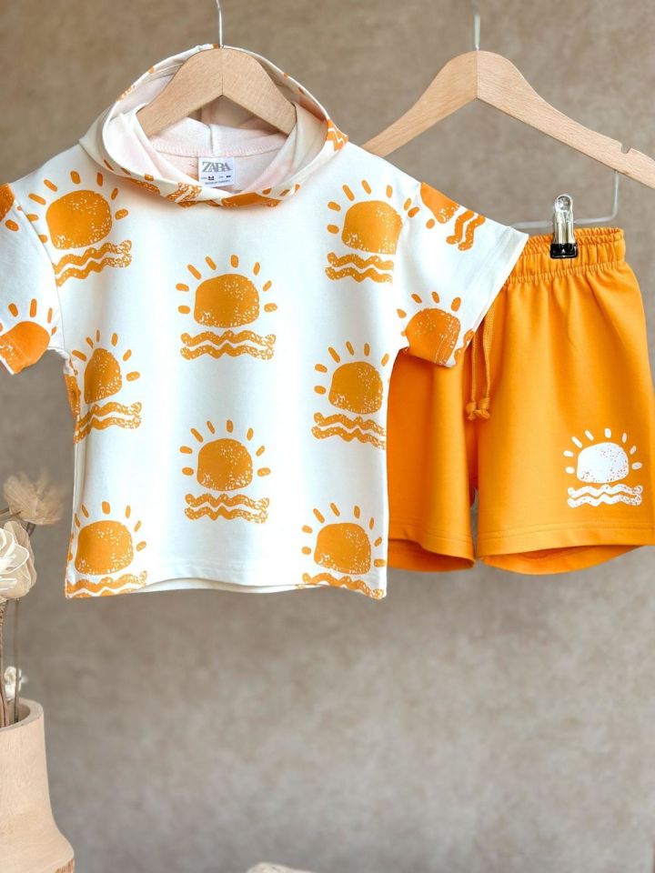 Sun and Sand Baskılı Kapüşonlu Şortlu Takım
